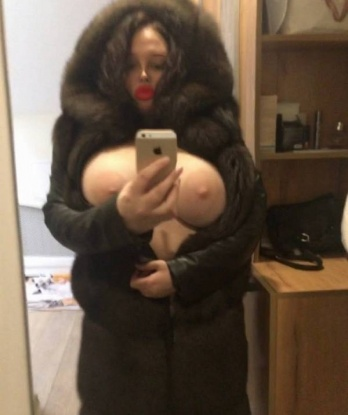 Воплоти свои самые смелые фантазии со мной в магической Москве. Я нежная и опытная, созданная, чтобы исполнить все твои желания. Я понимаю твои тайные желания и готова к экспериментам. Открой мне свои самые грязные мысли и я сделаю их реальностью. У меня есть огромный выбор услуг, которые оставят в тебе незабываемые впечатления. Моя фотография всколыхнет твое воображение и заставит сердце биться чаще. Удовлетворение тебе гарантировано, оставившись в Москве, я превращаю фантазии в реальность. Оставь свои отзывы после нашей ночи страсти и прославь нашу ночь в Москве. Не теряй времени, приходи ко мне и я окажу безграничное приятие и нежность, которые ты ищешь. Ленчик